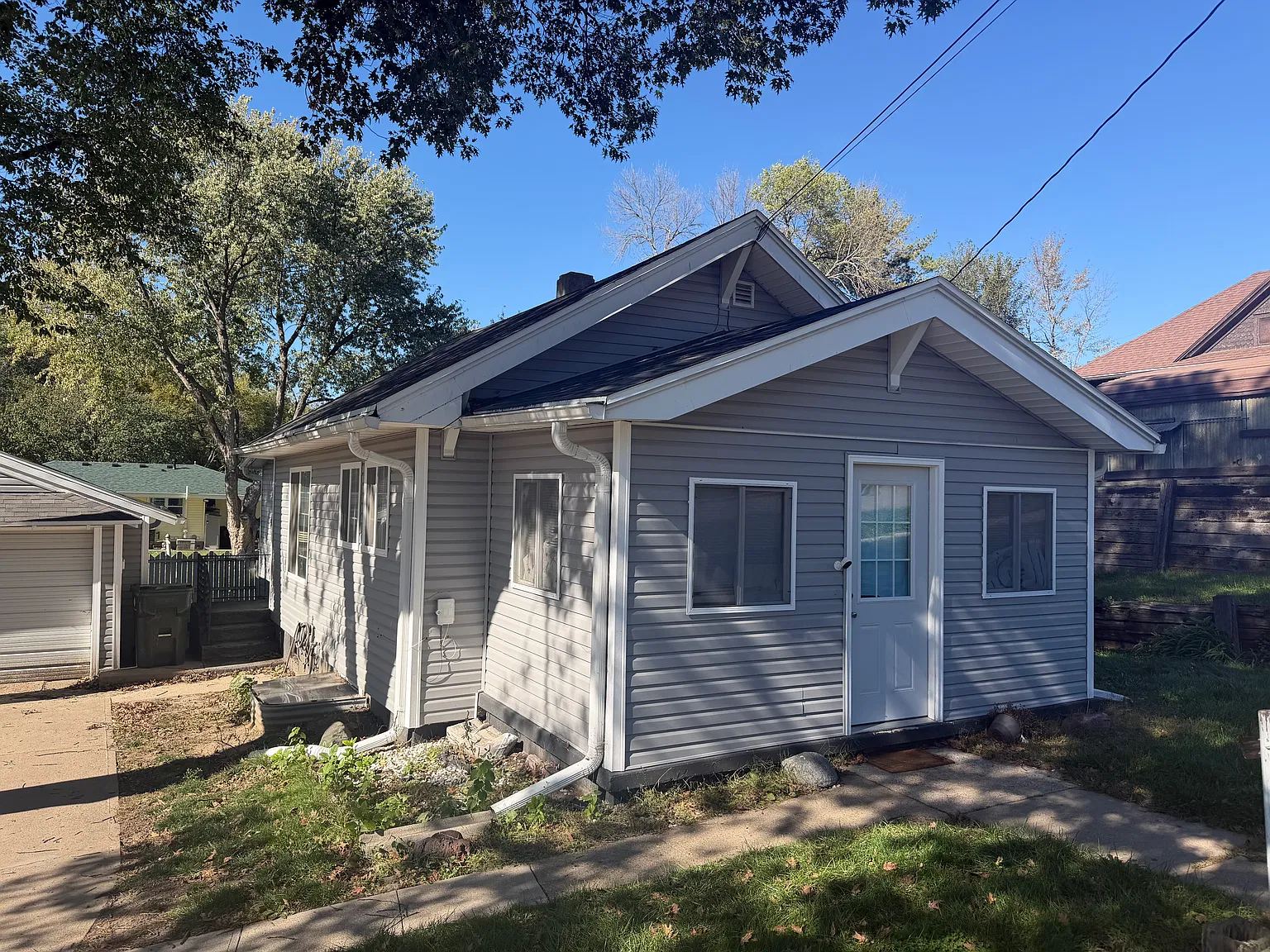 3 bed, 1000 sqft, $1,600 — Photo 1