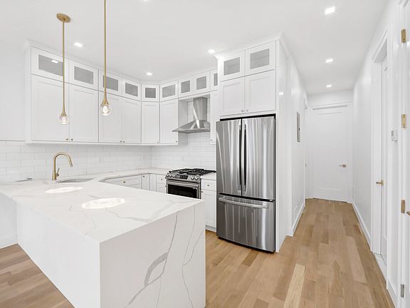 3rd image of 1279 New York Ave