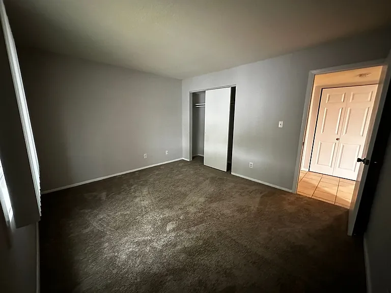 Coventry Court West Apartments — Photo 99