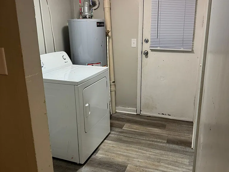 10 Old State Rd S #A — Photo 4