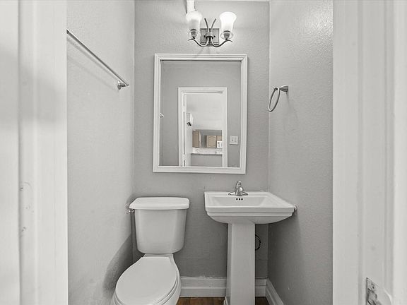 3rd image of 927 & 929 S Rosemont Ave #927