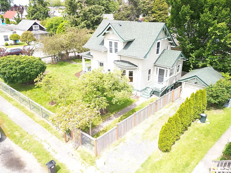1631 Oakes Ave — Photo 22
