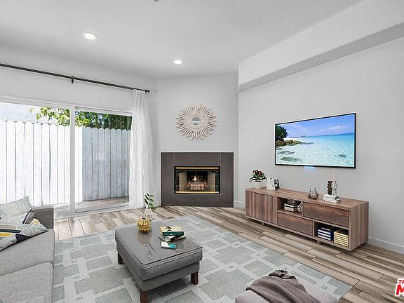 5th image of 1457 Centinela Ave APT 1