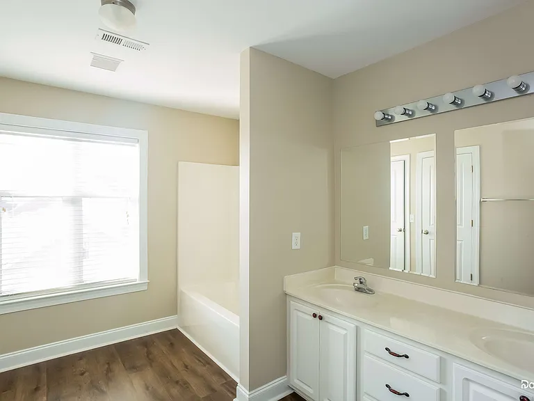 1402 Troon Dr — Photo 7
