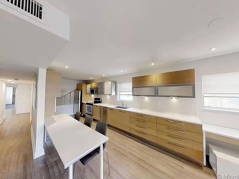 855 Euclid Ave #208 — Photo 2