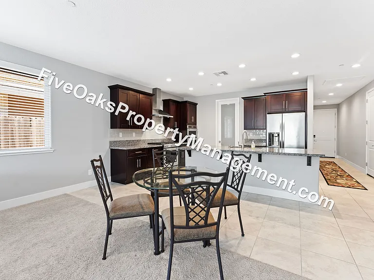 571 Willow Ridge Ct — Photo 7