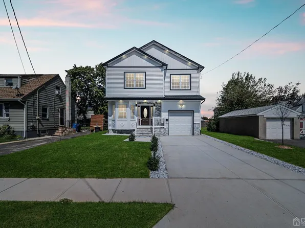 57 Spruce St, Port Reading, NJ 07064