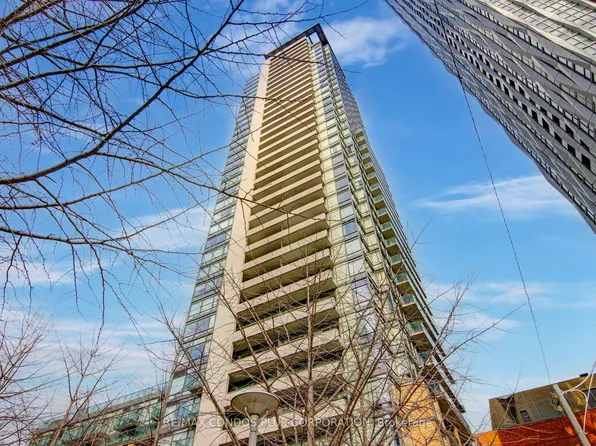 18 Yorkville Ave, Toronto, ON