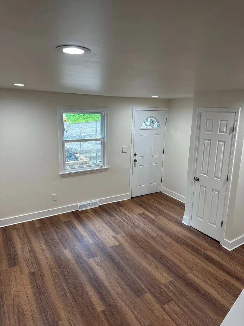 420 Tintsman Avenue — Photo 3