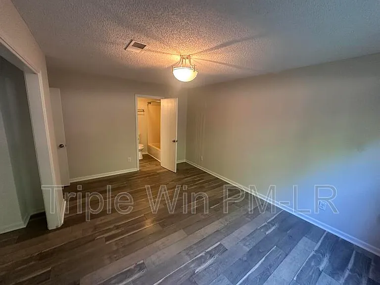 5900 Foxboro Dr — Photo 11