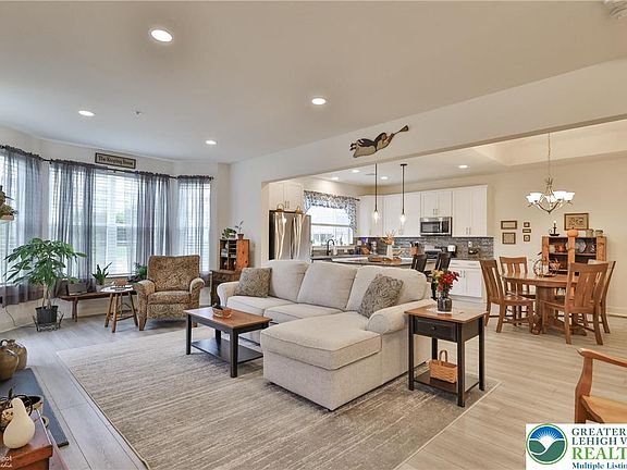 4th image of 2435 Burgundy Ln