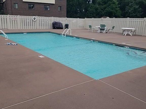 4th image of 3 Royal Crest Dr APT 10