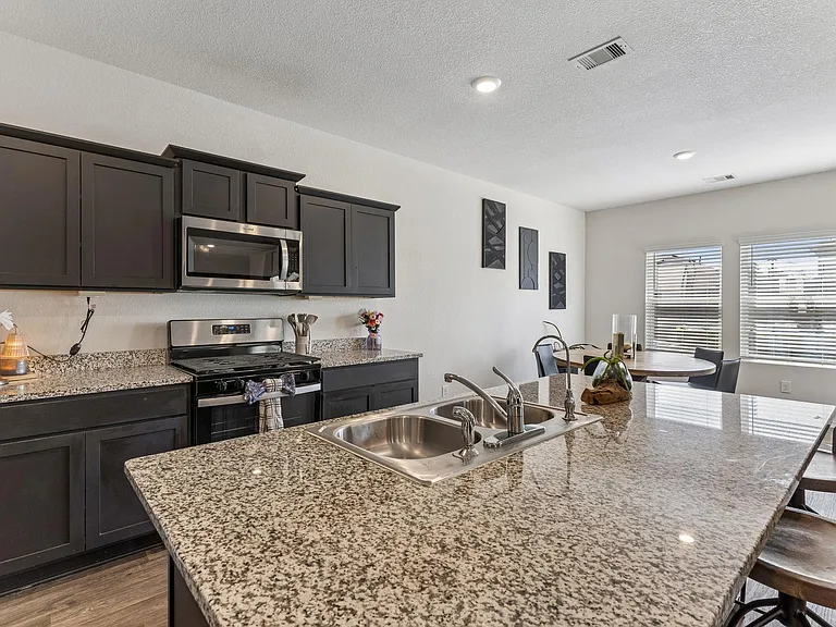 343 Sickle Loop — Photo 17