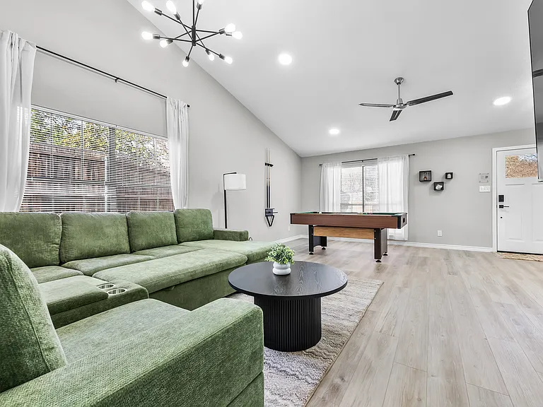 1040 Eagle Dr — Photo 37