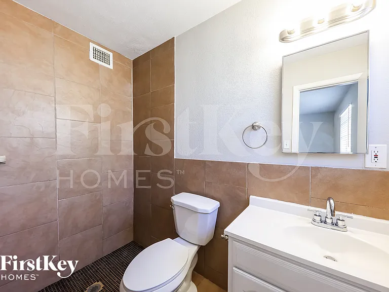 5702 N 19th Dr — Photo 14
