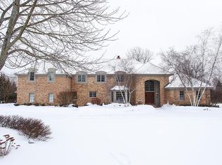 9800 N Columbia Dr, Mequon, WI 53092
