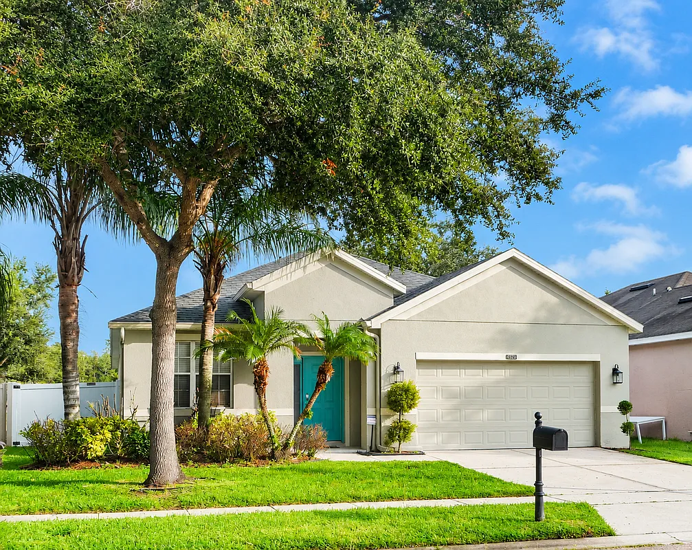 4 bed, 2.0 bath, 2004 sqft, $2,500 — Photo 1