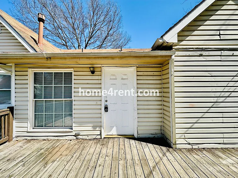 220 N Walnut St — Photo 5