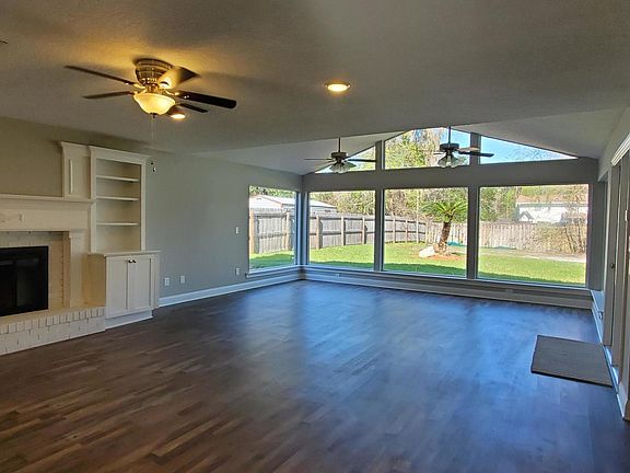 3rd image of 2815 Admirals Walk Dr W