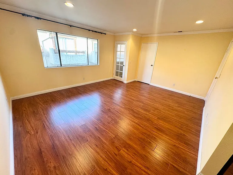 196 N Marguerita Ave — Photo 11