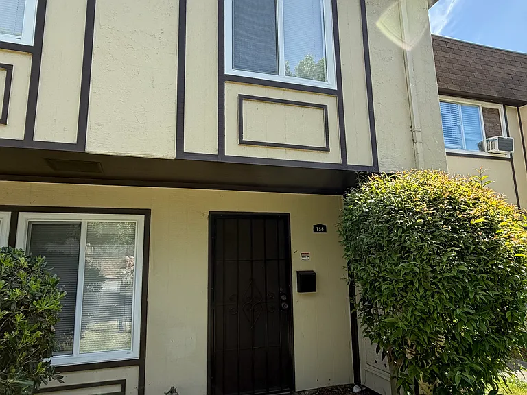 156 Chynoweth Ave — Photo 1