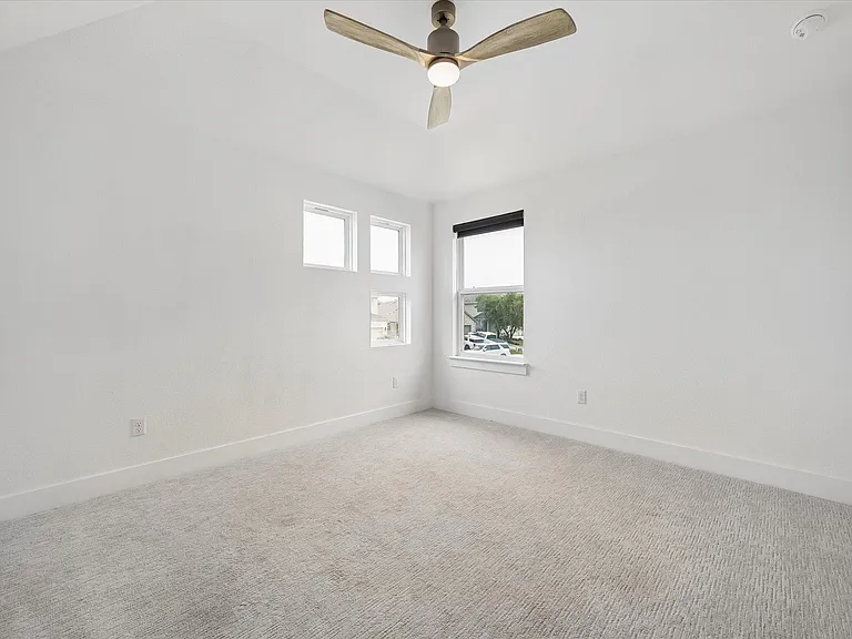 1336 Kneehigh Ln — Photo 7