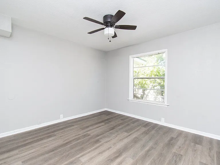 605 N Main St — Photo 7
