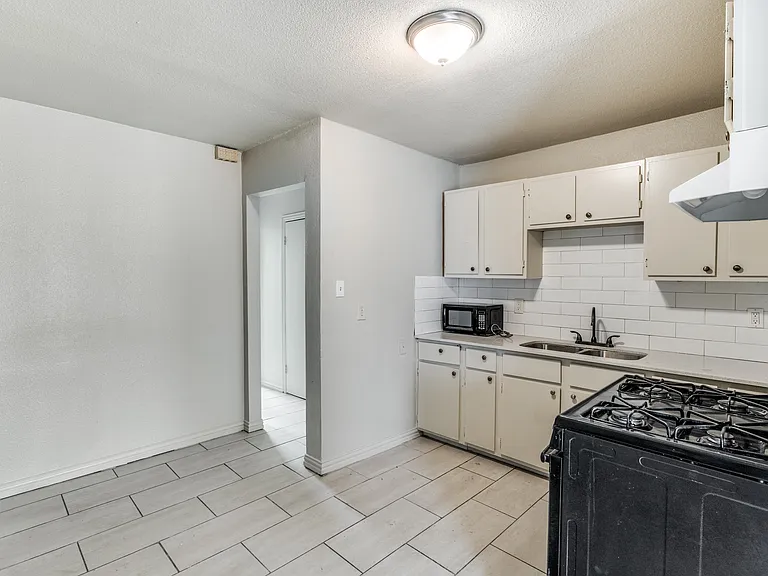 7909 Wanebe Dr #7911 — Photo 8