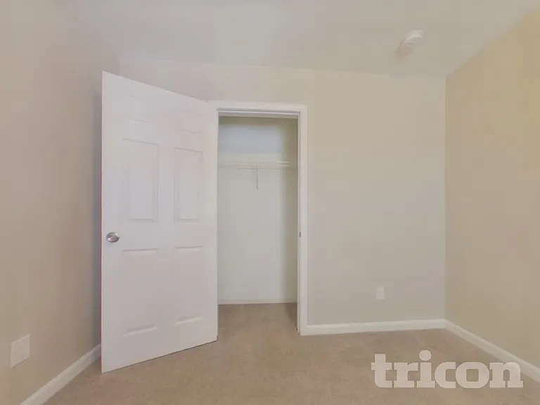 1042 Sutherland Dr — Photo 9
