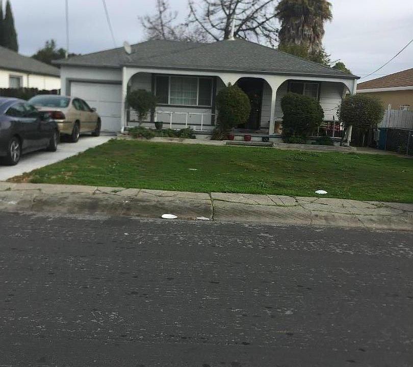 1st image of 324 Wisteria Dr