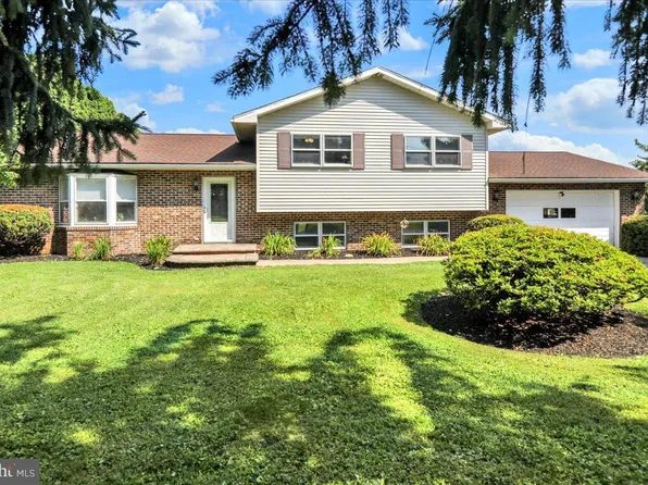 909 Sofianos Ln, Reading, PA 19605