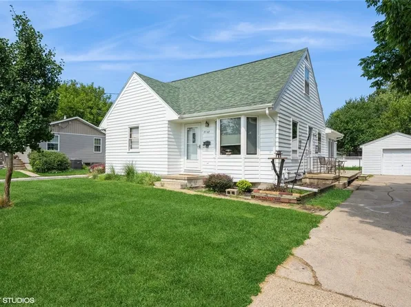 7107 Oliver Smith Dr, Urbandale, IA 50322