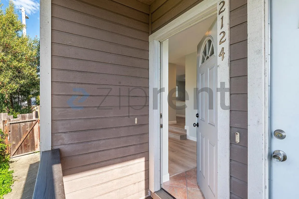 3 bed, 1074 sqft, $3,250 — Photo 2