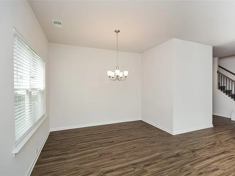 350 Cranston Dr — Photo 9