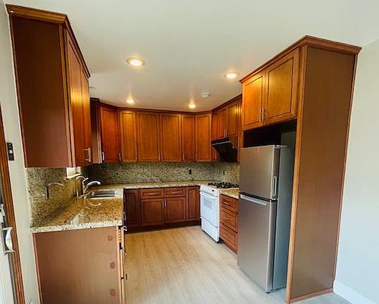 3rd image of 756 Lois Ave