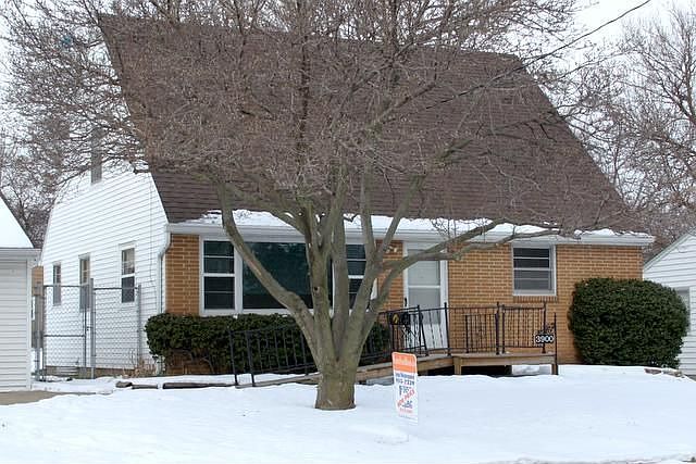 Stately 1.5 Story w/4 BRs