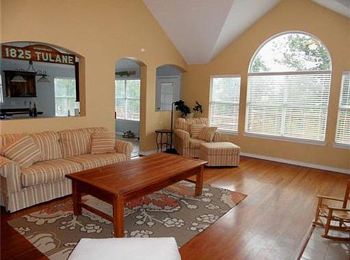 3rd image of 15376 Lakeview Ct