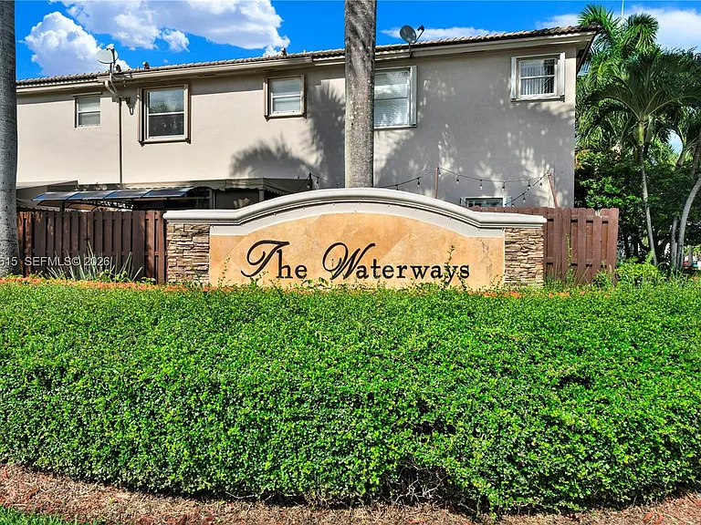 9318 SW 220th St — Photo 36