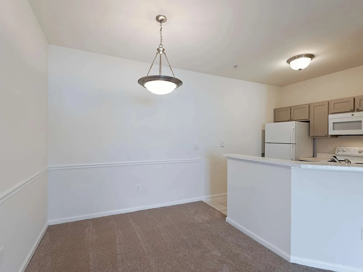 1 bed, 1.5 bath, 834 sqft, $1,225 — Photo 3