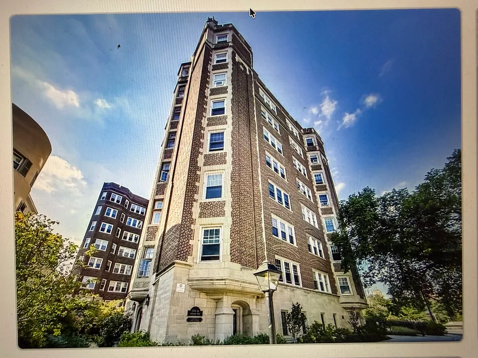 6334 N Sheridan Rd #1B