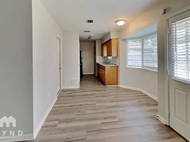 14515 Alrover St — Photo 4