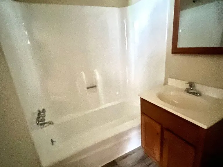 Oak Tree Apartments — Photo 10