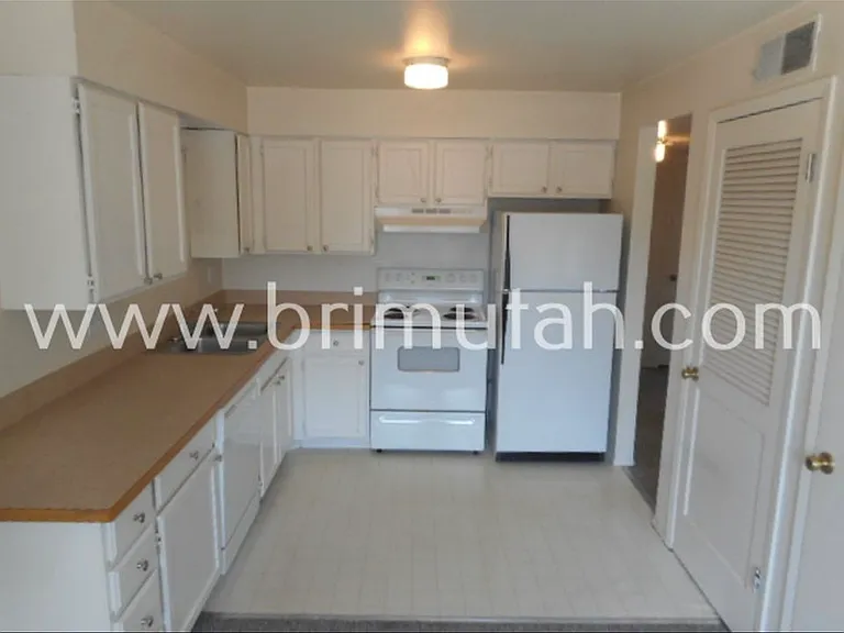4837 S Memory Ln #3 — Photo 5