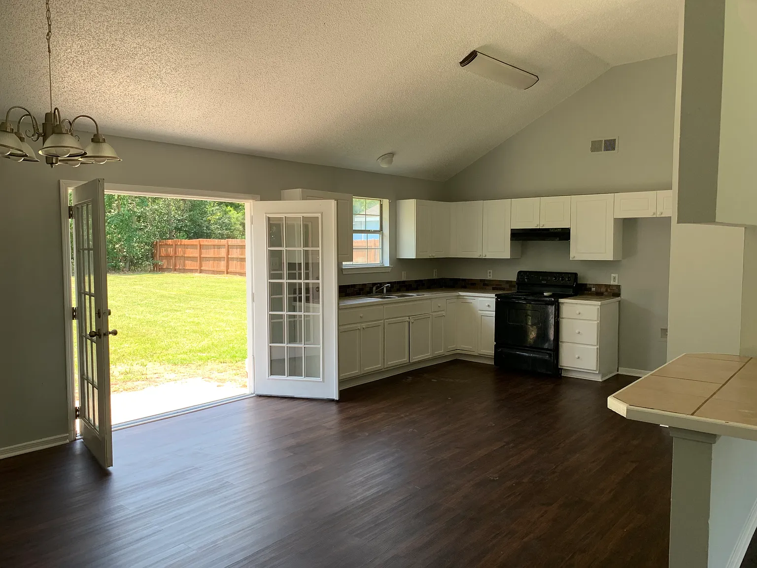 3 bed, 1334 sqft, $1,650 — Photo 3