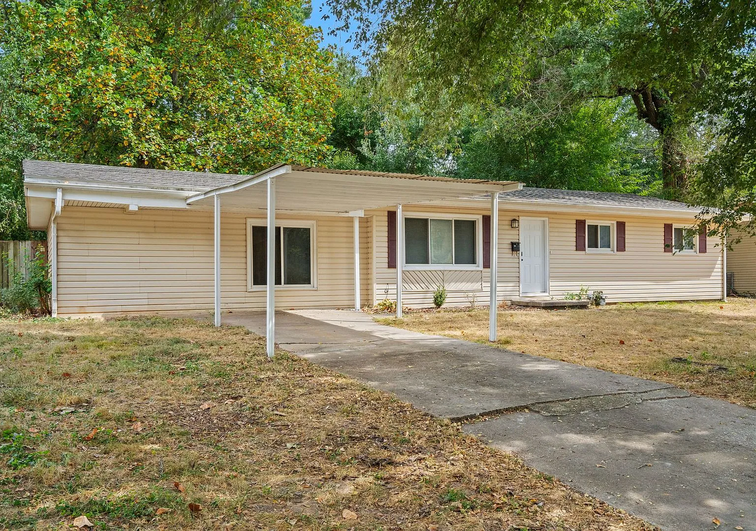 Spacious 4-Bedroom Home with Bonus Living Space & Large Backyard! — Photo 1