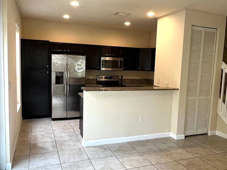 9401 SW 172nd Ave — Photo 5