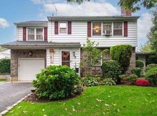 6 Russell Rd, Garden City, NY 11530