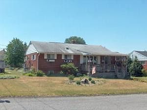 2nd image of 212 E 9th St