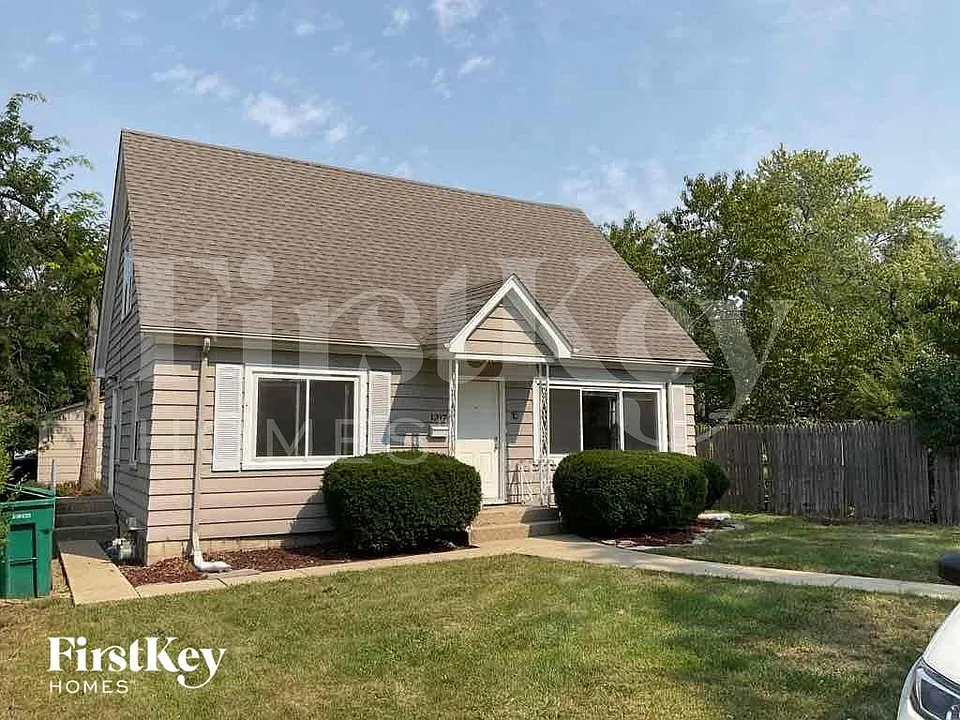 1217 Clara Ave