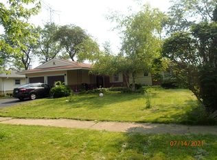 1263 Maple Ln, Elk Grove Village, IL 60007